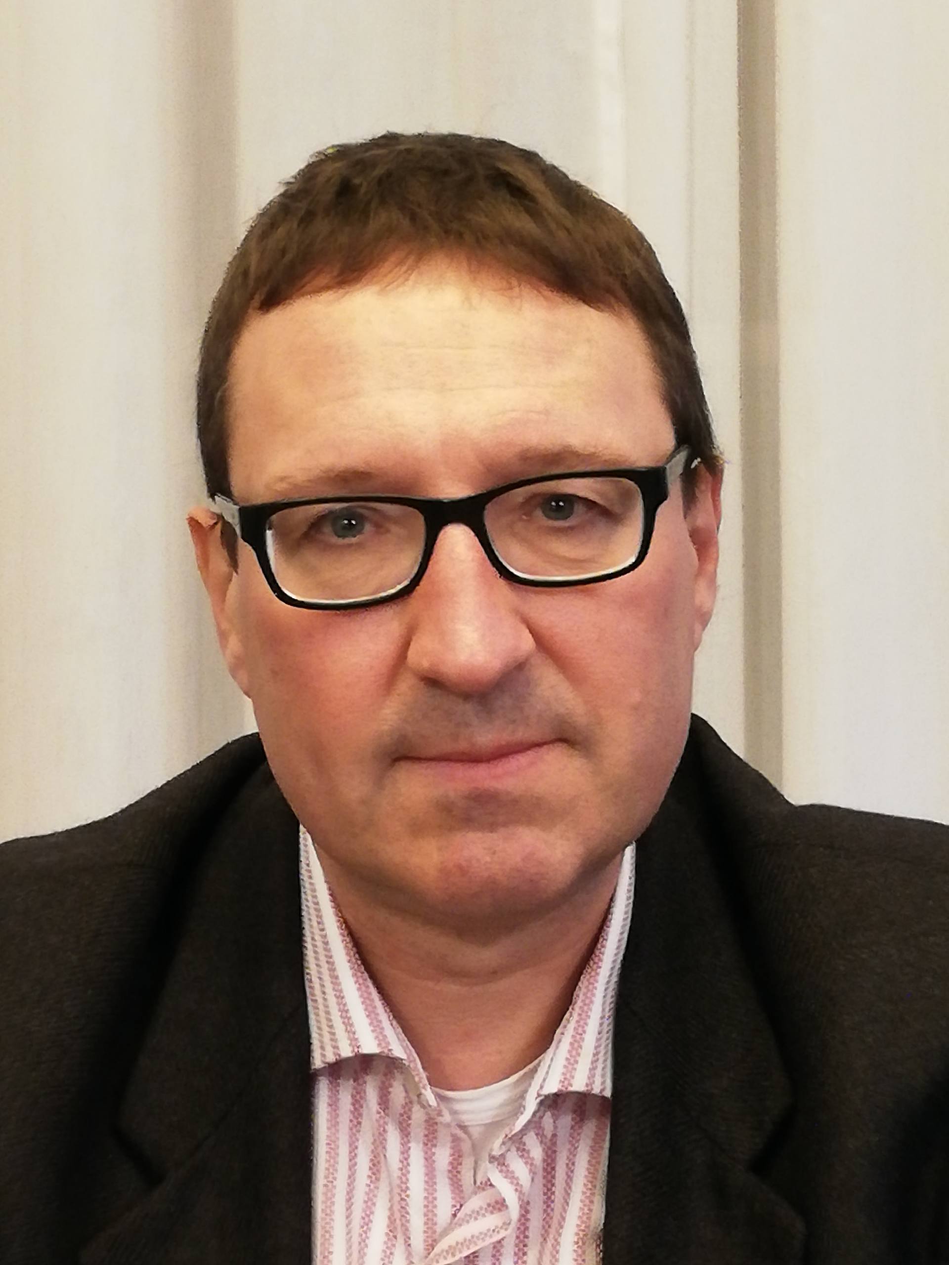 Porträtfoto von Prof. Dr. Hans-Jörg Trenz