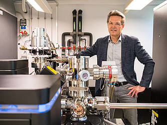 Materialwissenschaftler Frank Mücklich im Labor