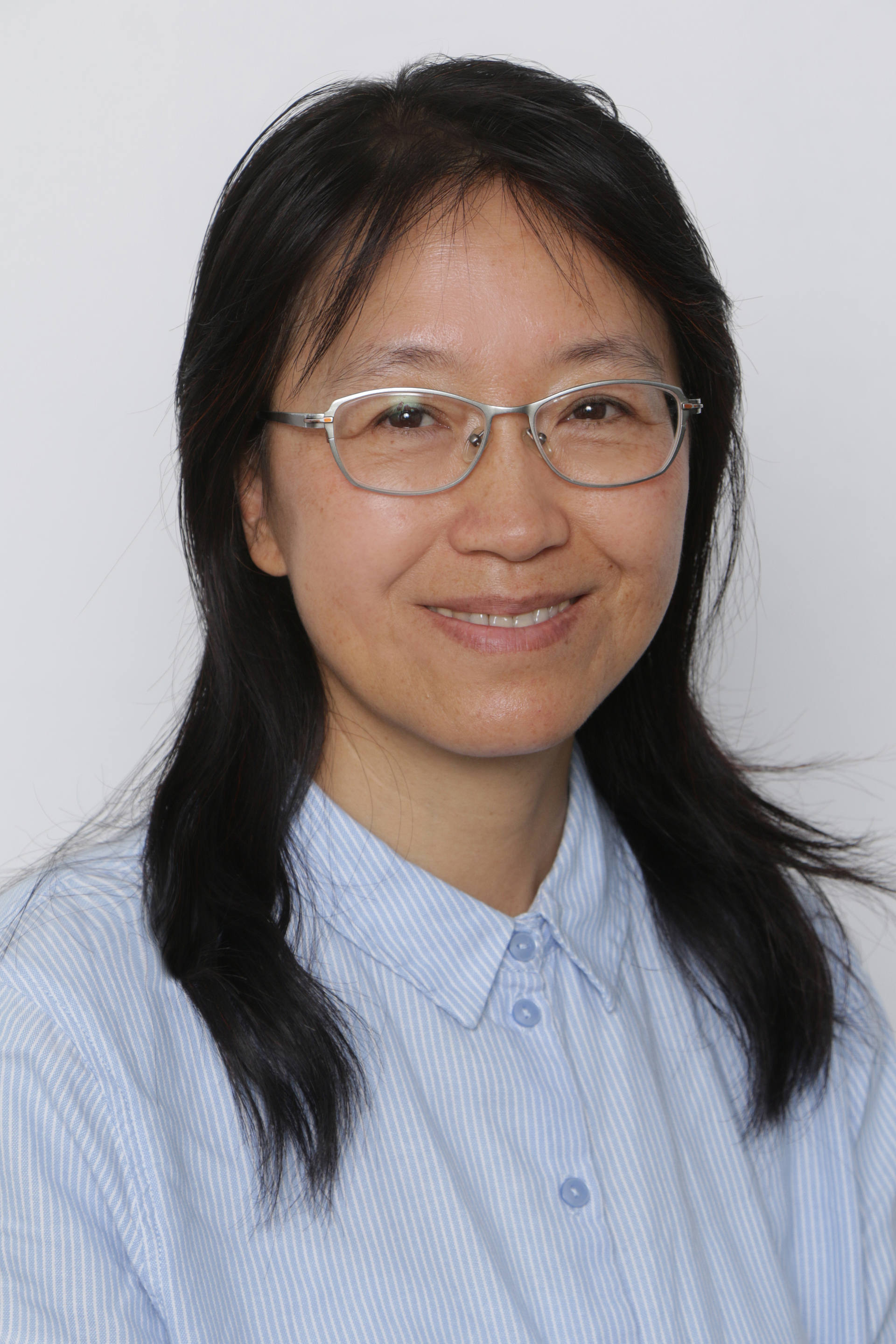 Yi Dong, Wissenschaftliche Mitarbeiterin der Physikalischen Chemie