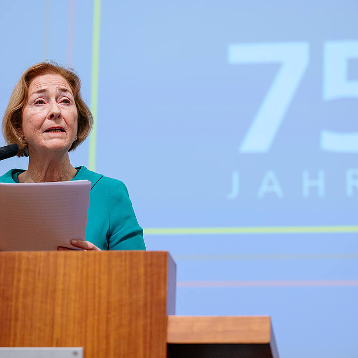 Prof.in Dr. Patricia Oster-Stierle, ehemalige Präsidentin der Deutsch-Französischen Hochschule, hält ihren Festvortrag