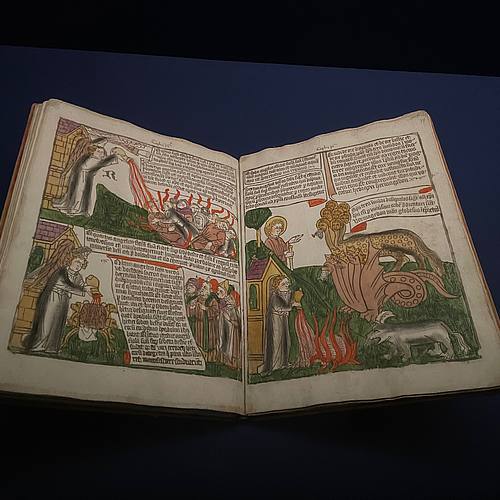 Aufgeschlagenes Buch im Gutenberg-Museum Mainz