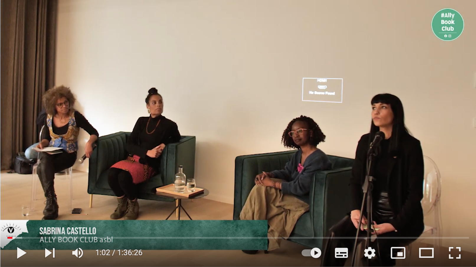 Video Standbild mit vier Frauen bei der Konferenz