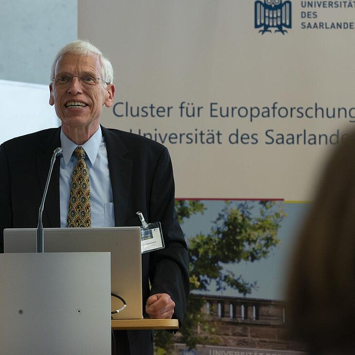 CEUS-Direktor Prof. Dr. Thomas Giegerich begrüßt das Publikum und eröffnet die 3. Saarbrücker Europa-Konferenz