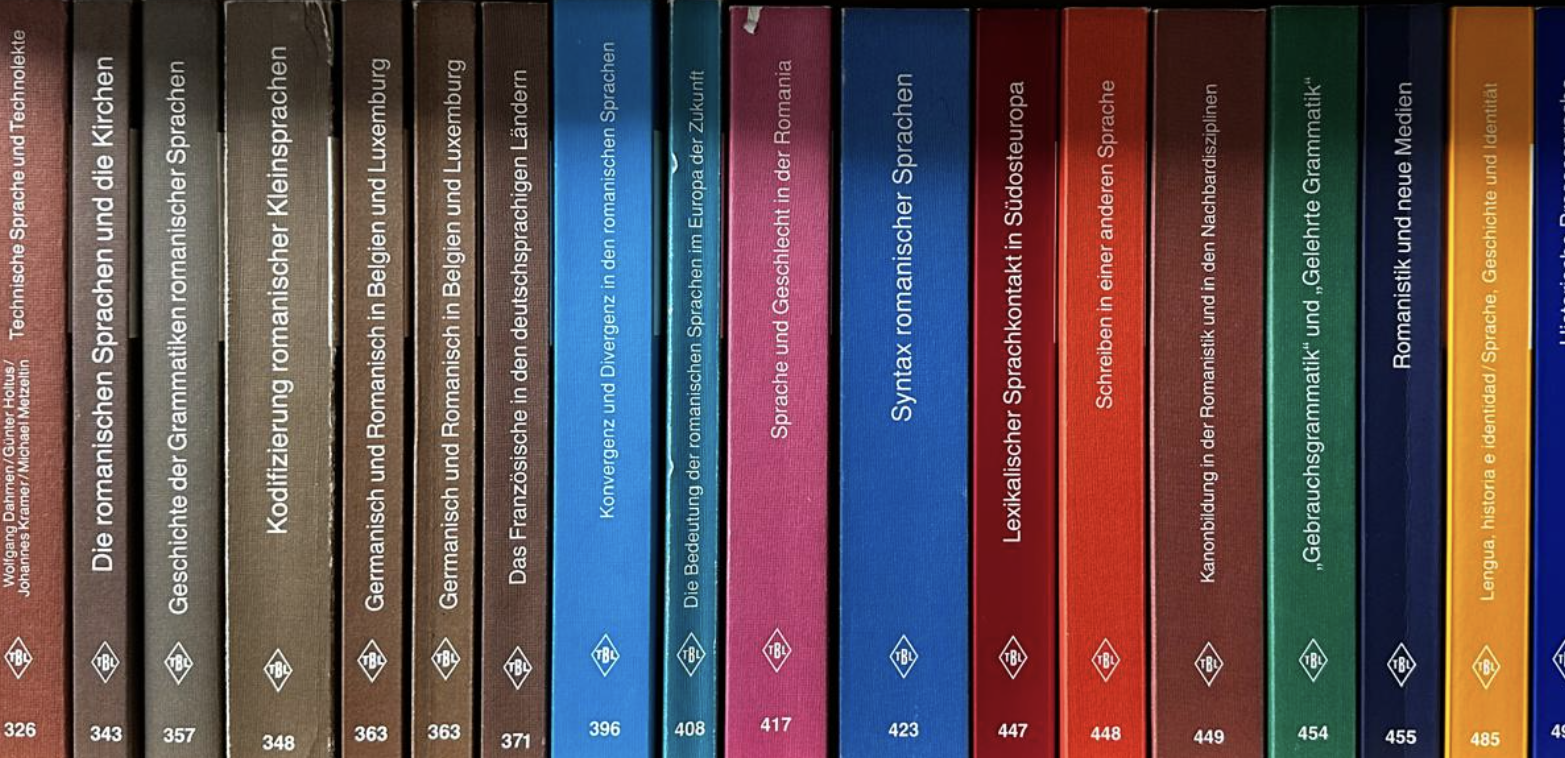 Buchrücken verschiedener Sprachbücher