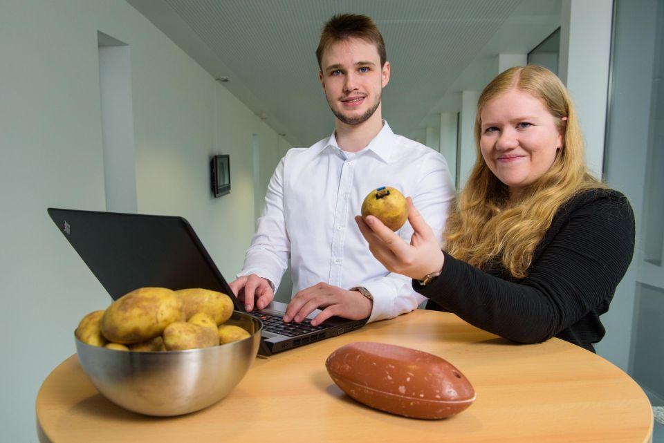 Hannah Stein und Mirco Pyrtek haben schon im Bachelorstudium mit ihren Forschungen begonnen.