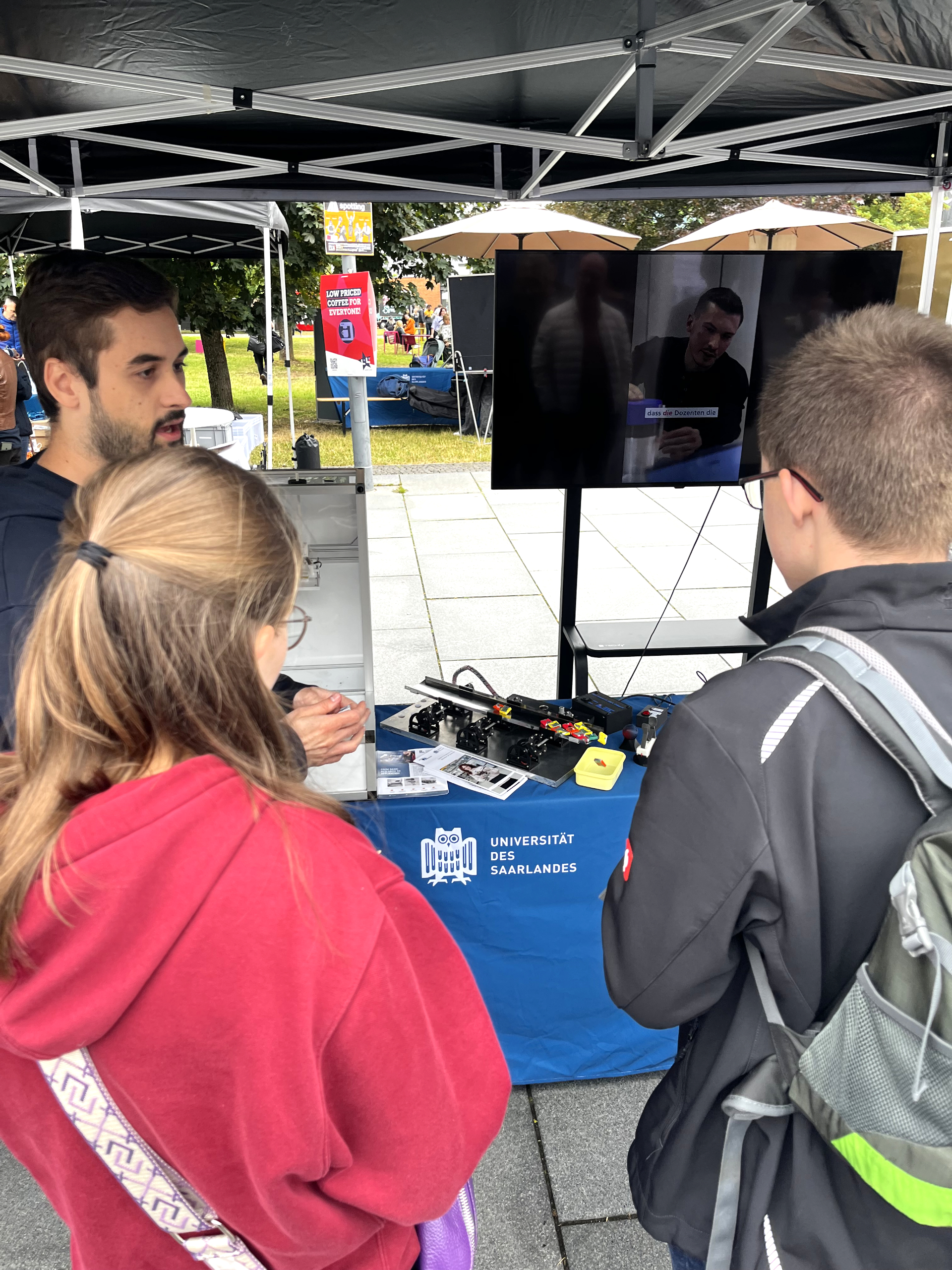 Infostand Systems Engineering mit Intelligenten Materialien Demonstrator