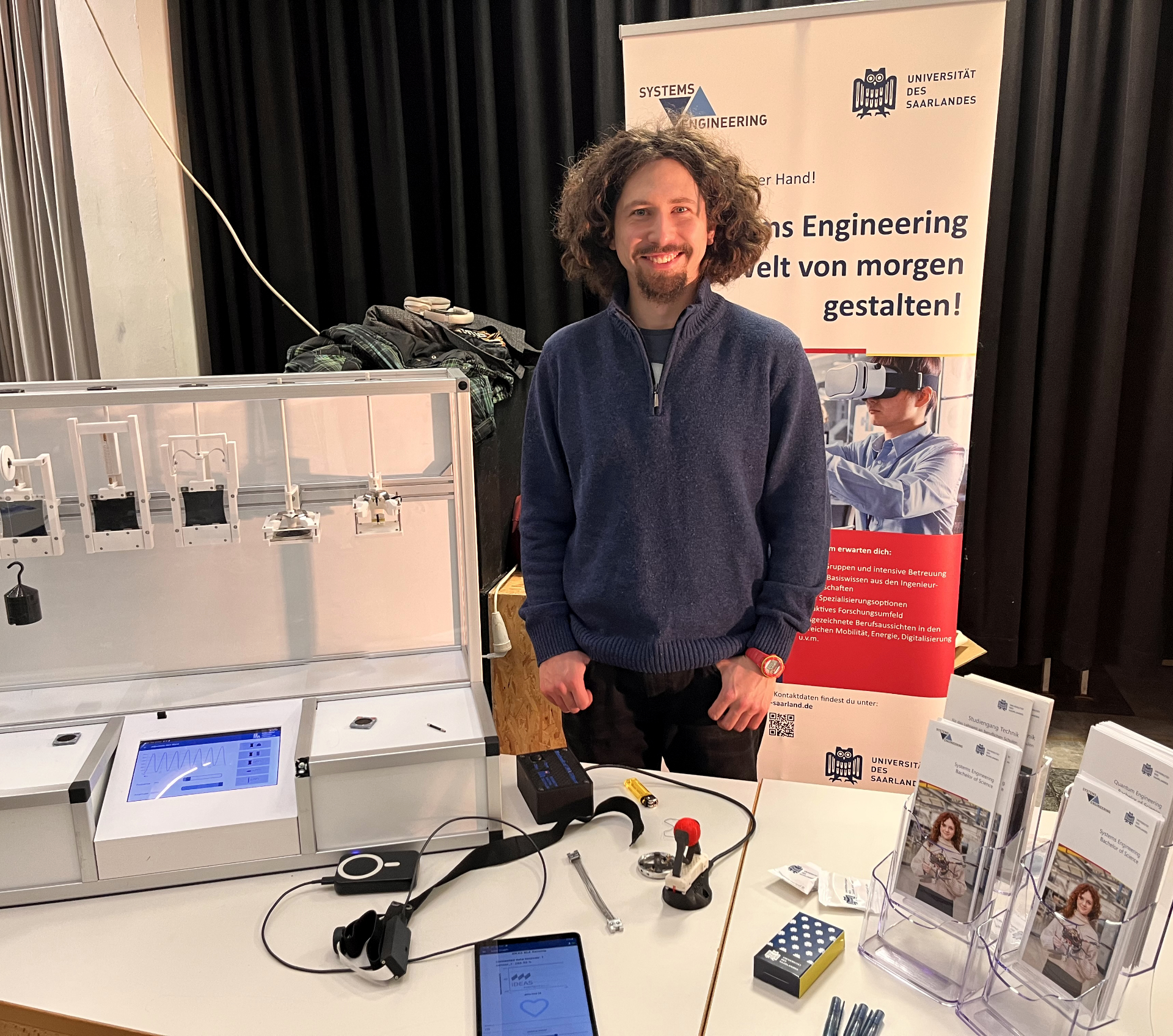 Stand mit Demonstratoren smarte Materialien