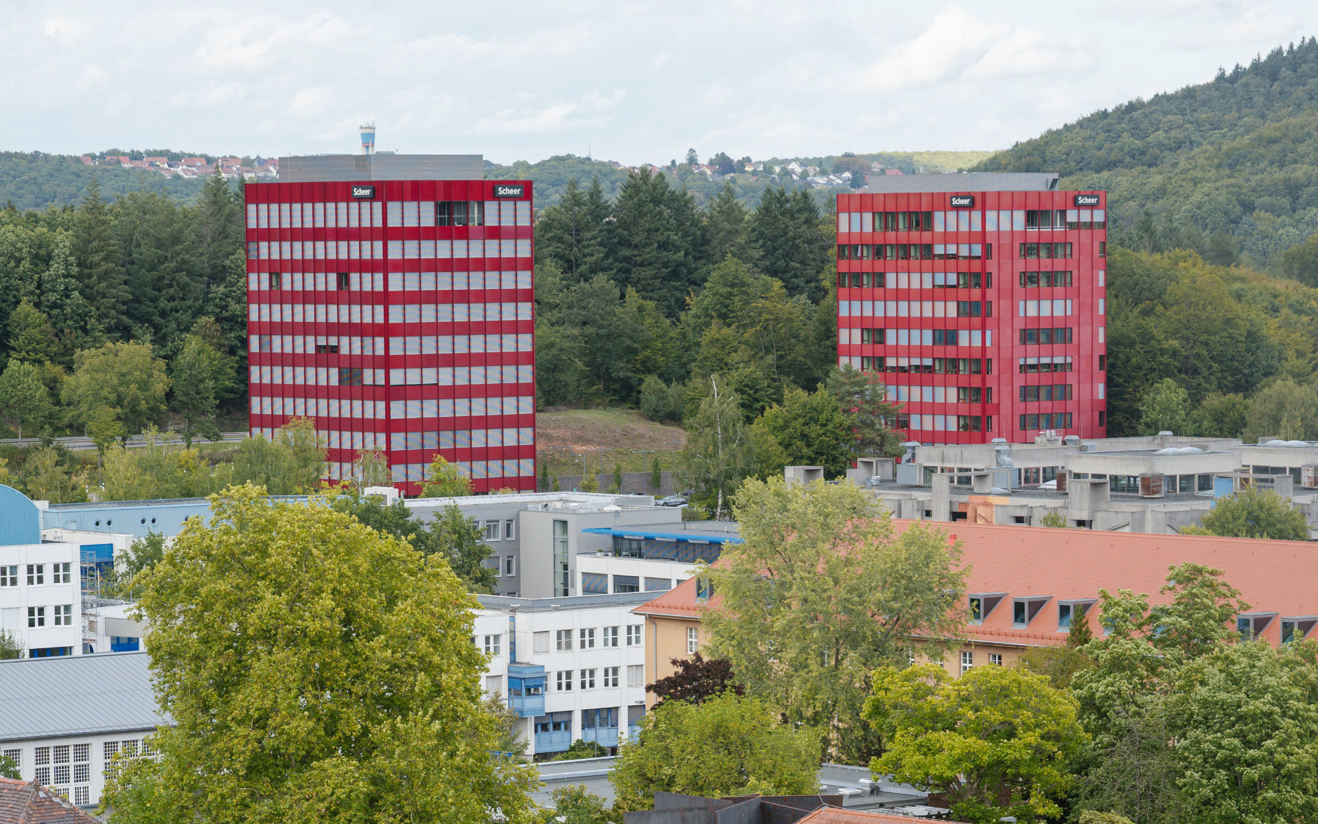 Ansicht der Scheer Towers auf dem Gelände der Universität des Saarlandes