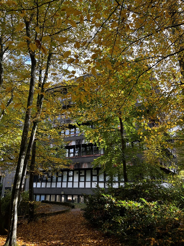 Ansicht des Gebäudes E2 6 der Universität des Saarlandes