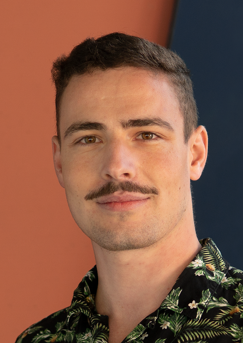 Portraitaufnahme von Adrian Theiß