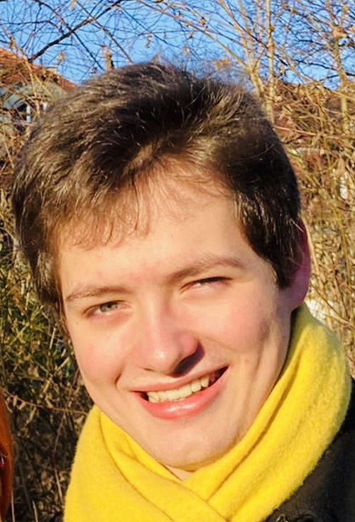 Porträtaufnahme von Colya Englisch
