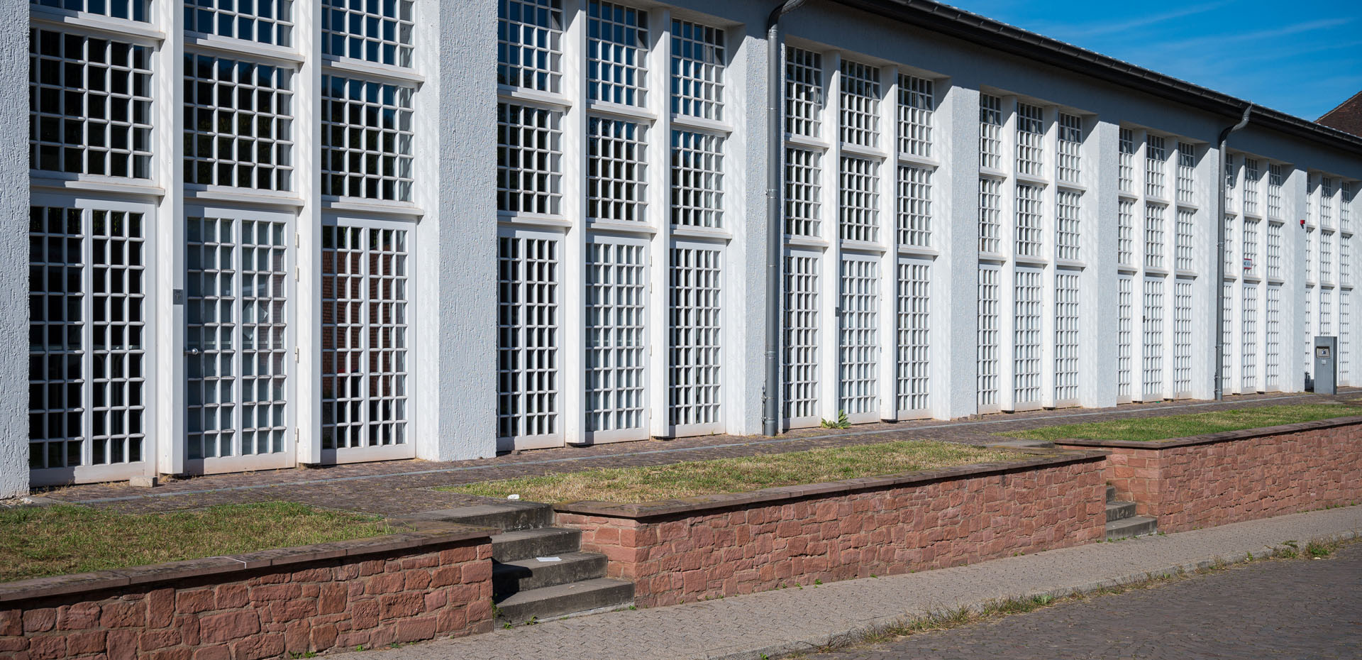 Aula-Gebäude von außen