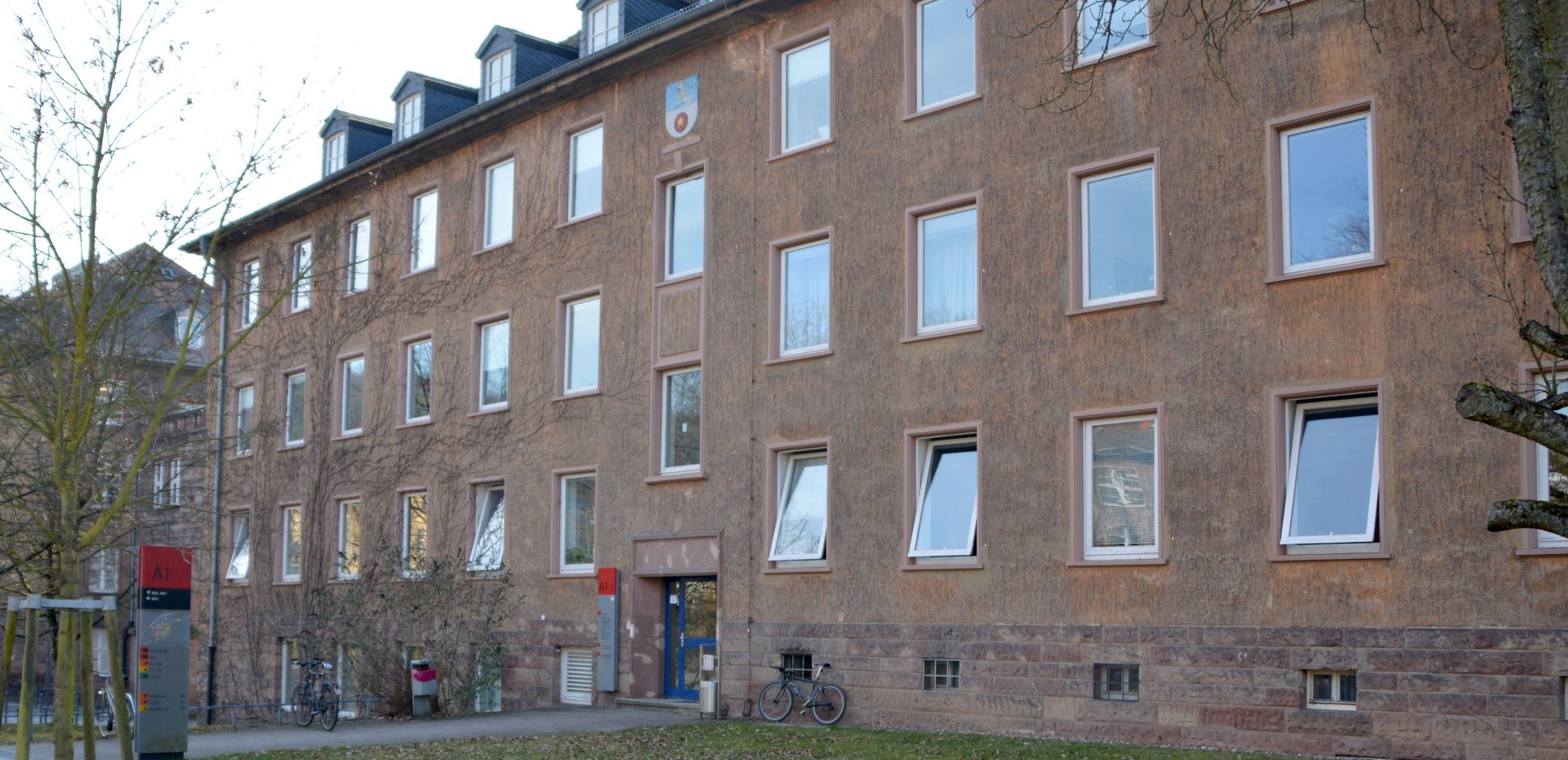 Gebäudeansicht A1 3 auf dem Campus der Universität des Saarlandes