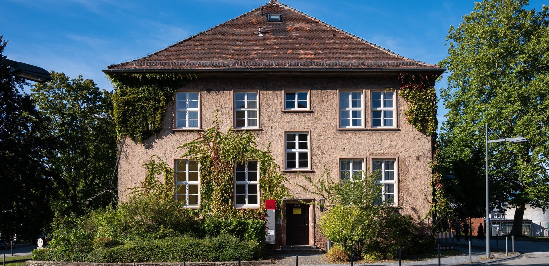 Gebäudeansicht A2 3 auf dem Campus der Universität des Saarlandes