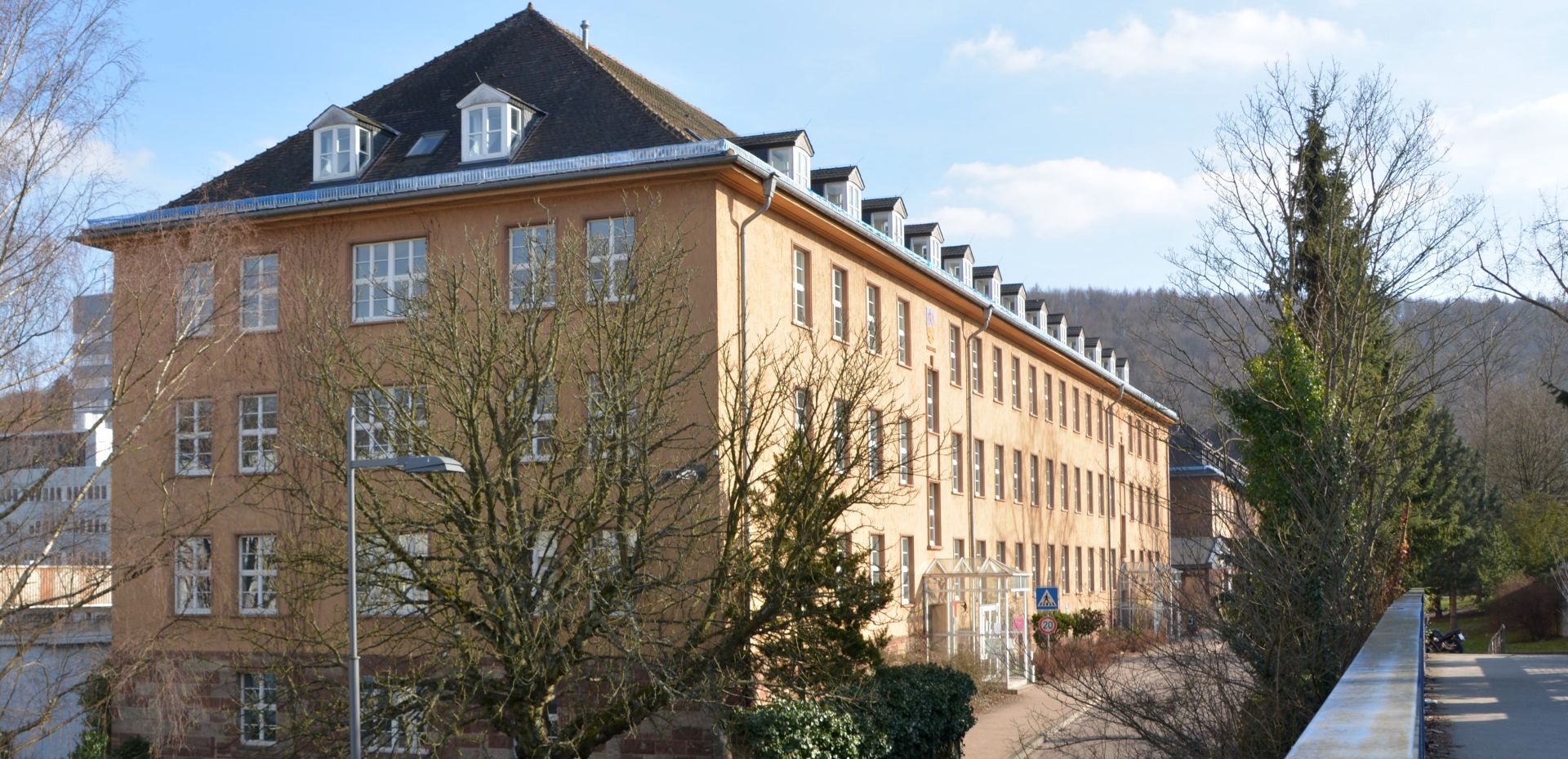 Gebäudeansicht A5 1 auf dem Campus der Universität des Saarlandes