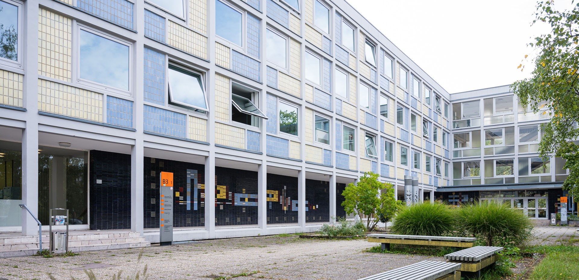 Gebäudeansicht B3 1 der Universität des Saarlandes