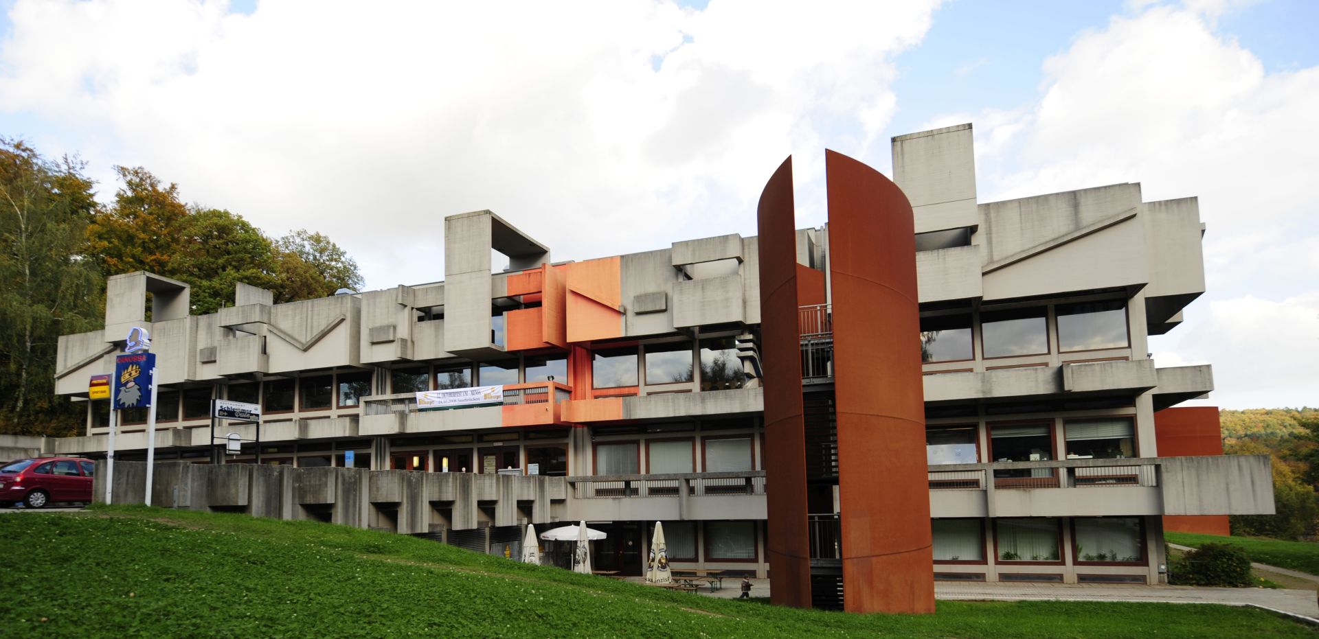 Gebäudeansicht D4 1 auf dem Campus der Universität des Saarlandes