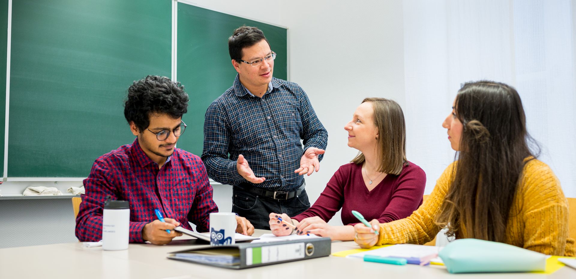 Studierende in einem Seminarraum