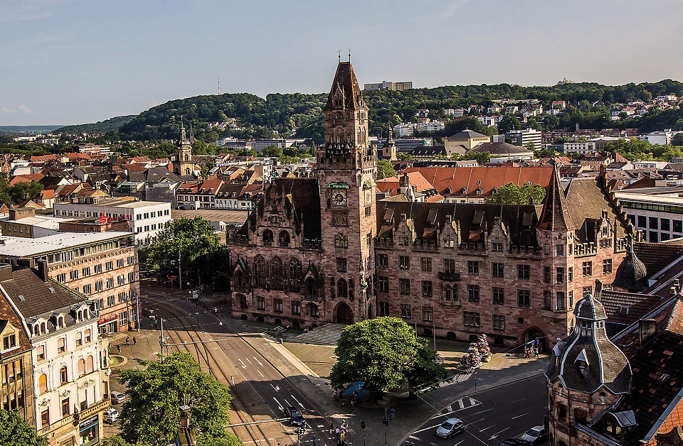 Blick auf das Rathaus Saarbrücken
