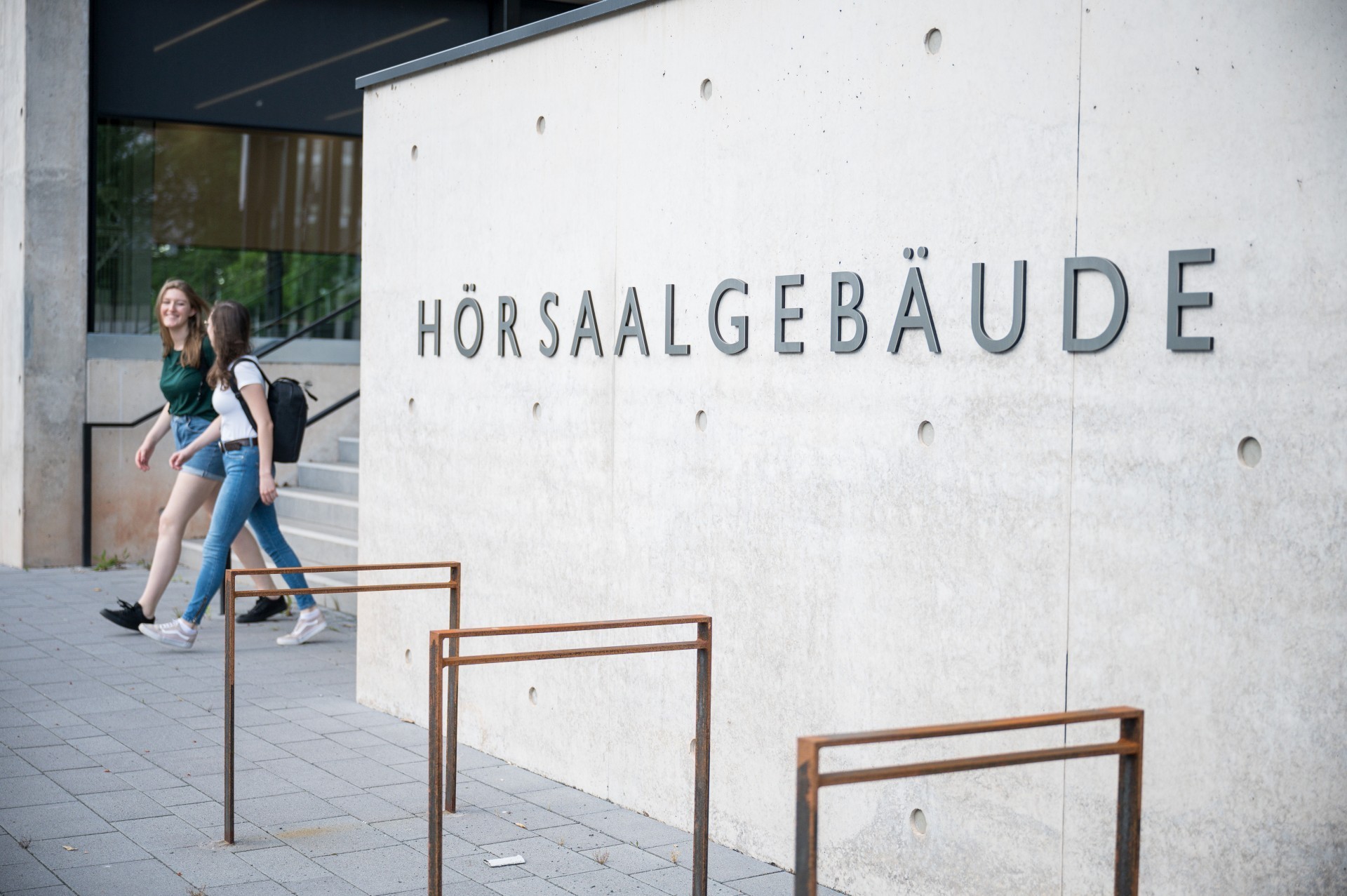 Hörsaalgebäude der Medizinischen Fakultät auf dem Campus Homburg