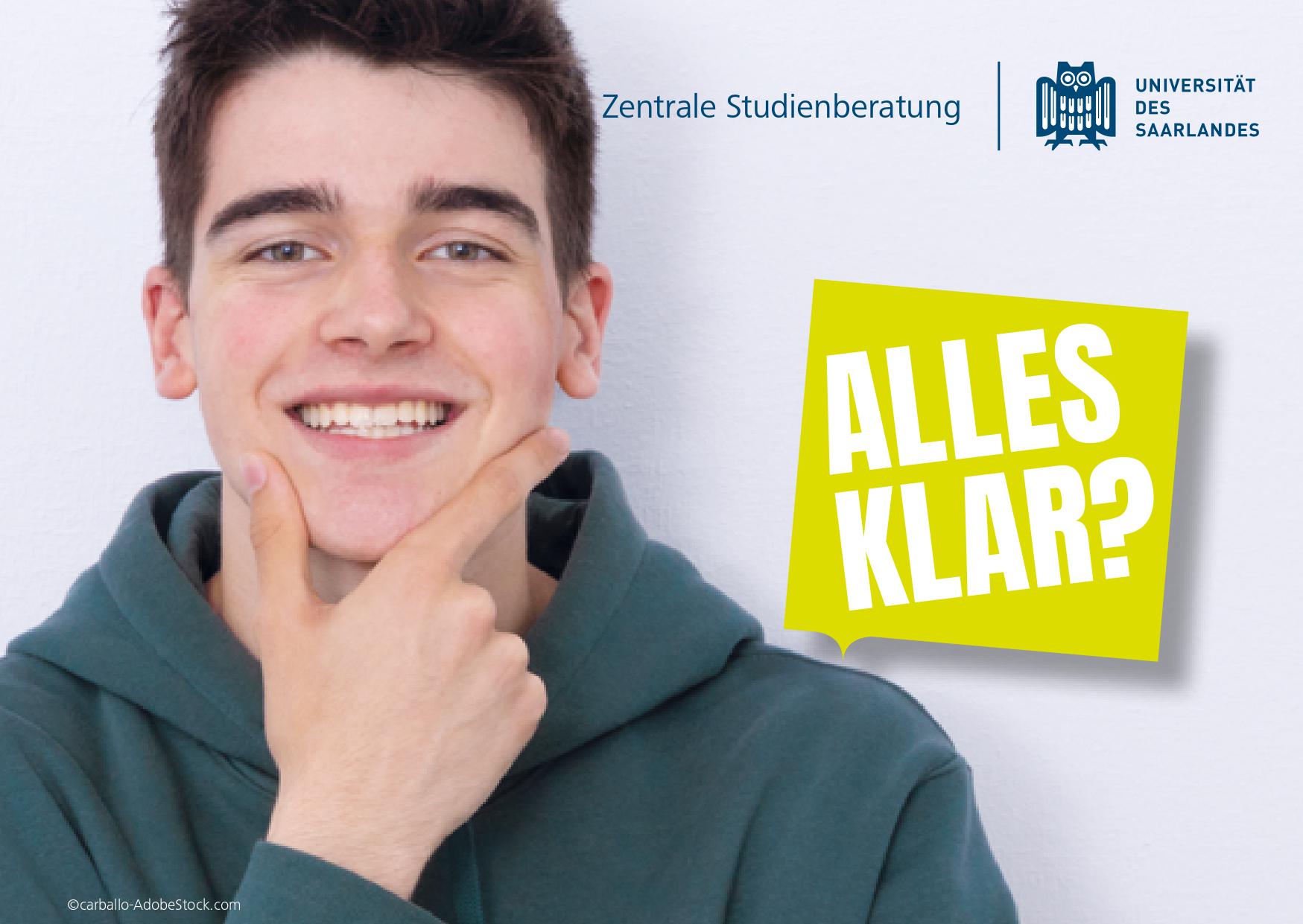 Postkarte Studienberatung: Junger Mann fasst sich mit zwei Fingern ans Kinn