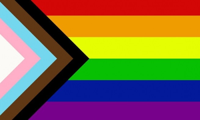 Das Bild zeigt die erweiterte Pride Flagge.