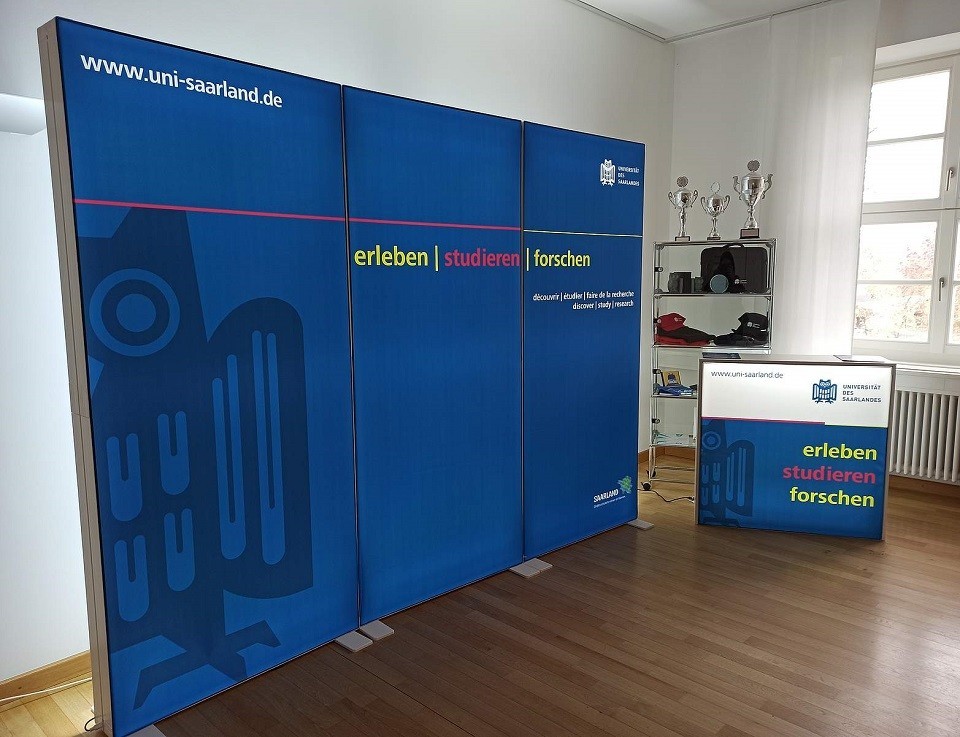 Messestand mit Theke